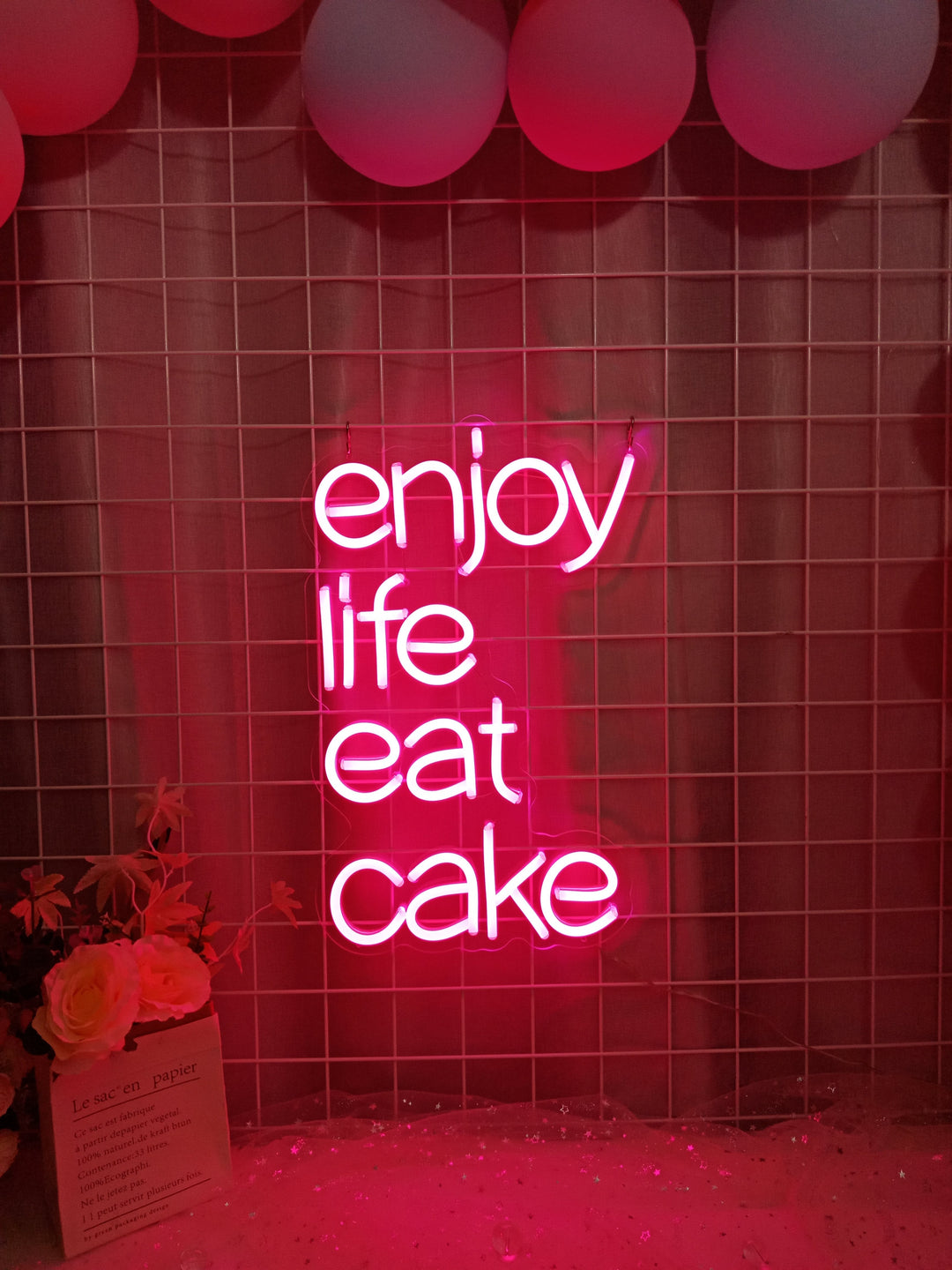 "Enjoy Life Eat Cake" Neonkyltti (Varastossa: 3 kpl)