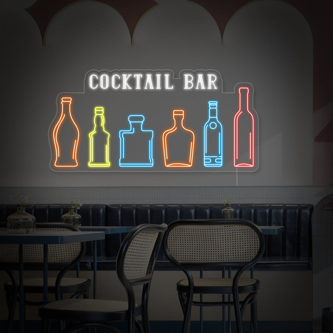 "Cocktail Bar Pullot Viskiä, Viiniä, Tequilaa, Samppanjaa, Konjakkia, Rommia, Bourbonia" Neonkyltti