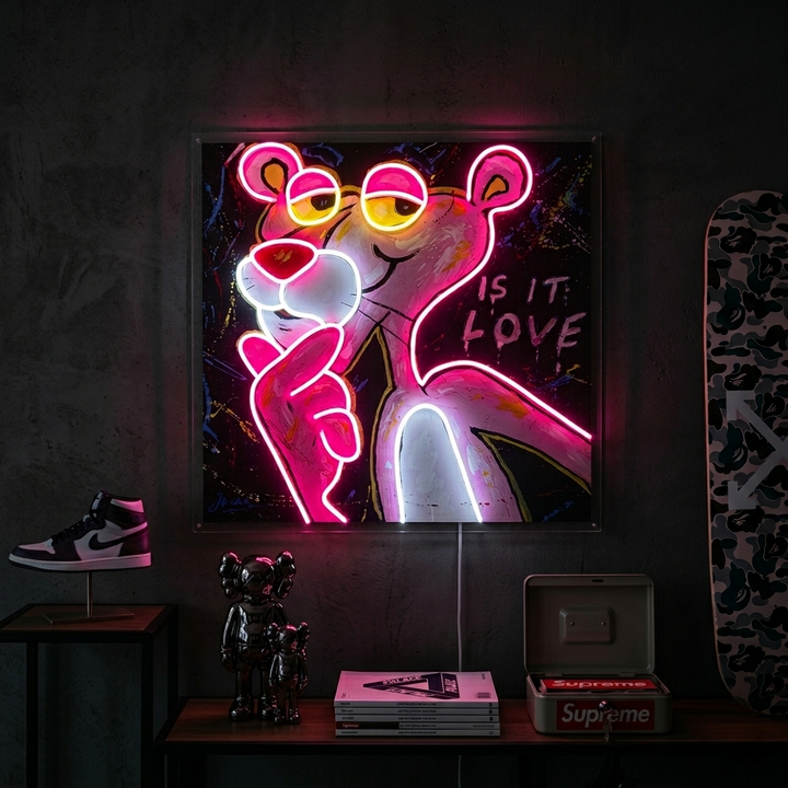 "Vaaleanpunainen ajattele panther, onko se rakkautta" UV-tulostettu LED-neonkyltti