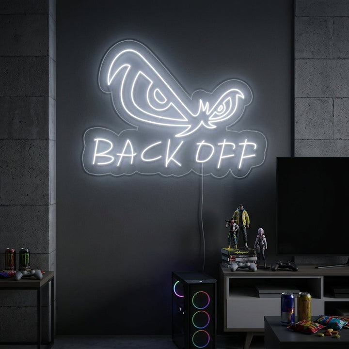 "Kotkansilmät, Back Off" Neonkyltti