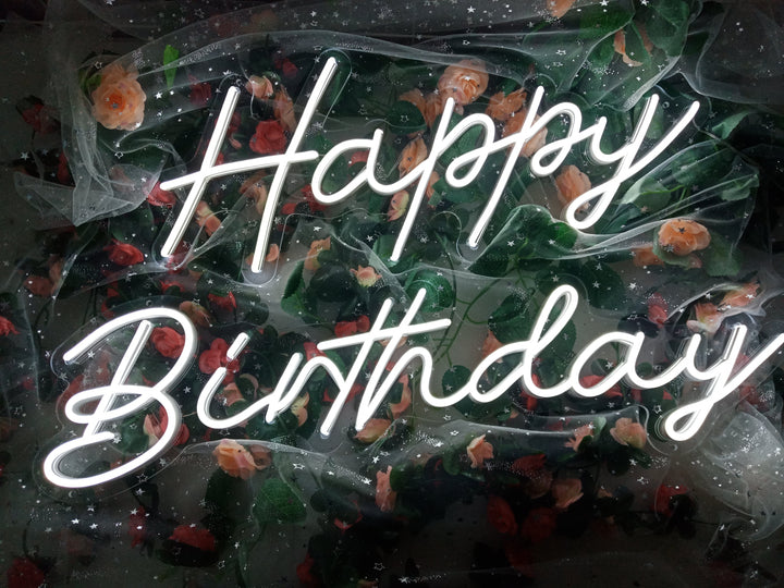 "Happy Birthday" Neonkyltti (Varastossa: 3 kpl)