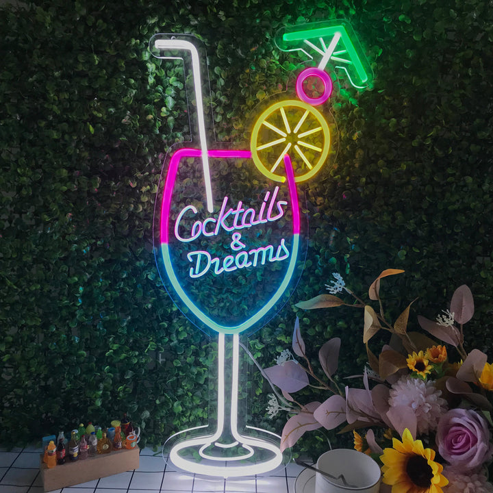 "Cocktails & Dreams" Pieni Neonkyltti