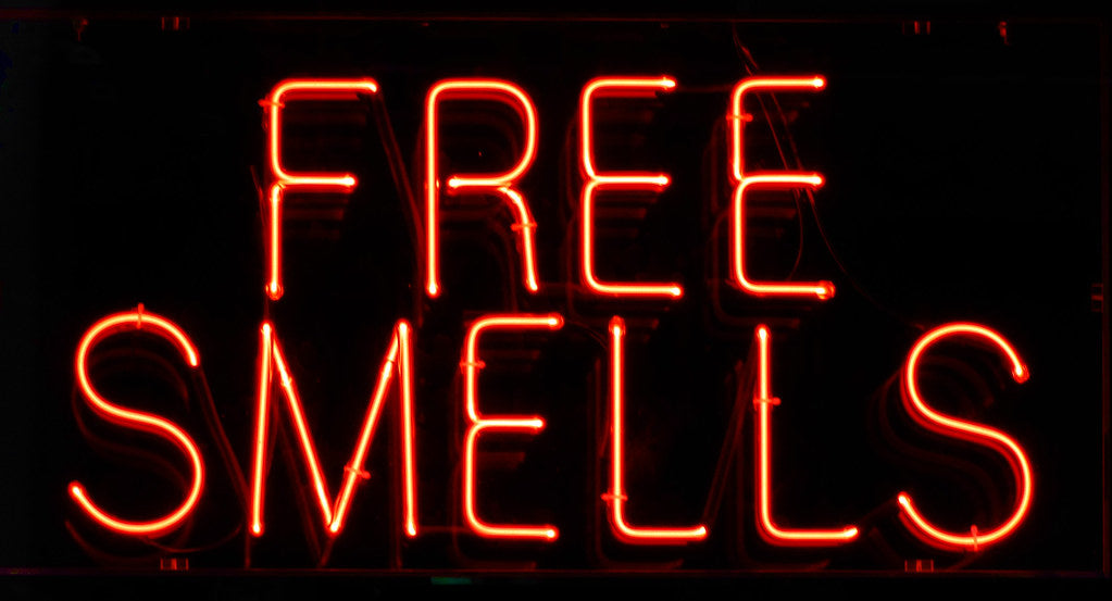 "Free Smells" Neonkyltti