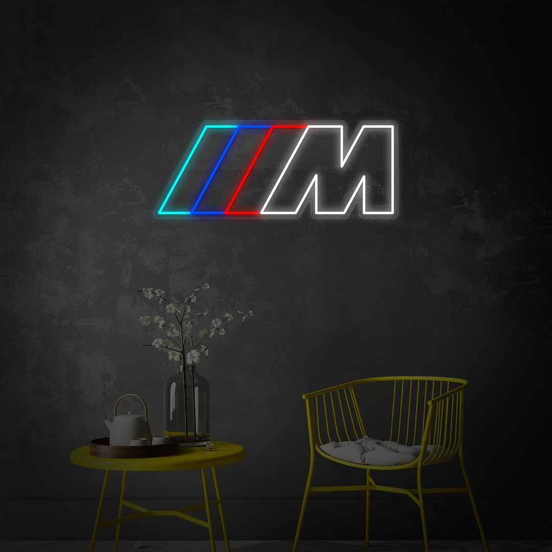 "M logo, autotalli sisustus" Neonkyltti