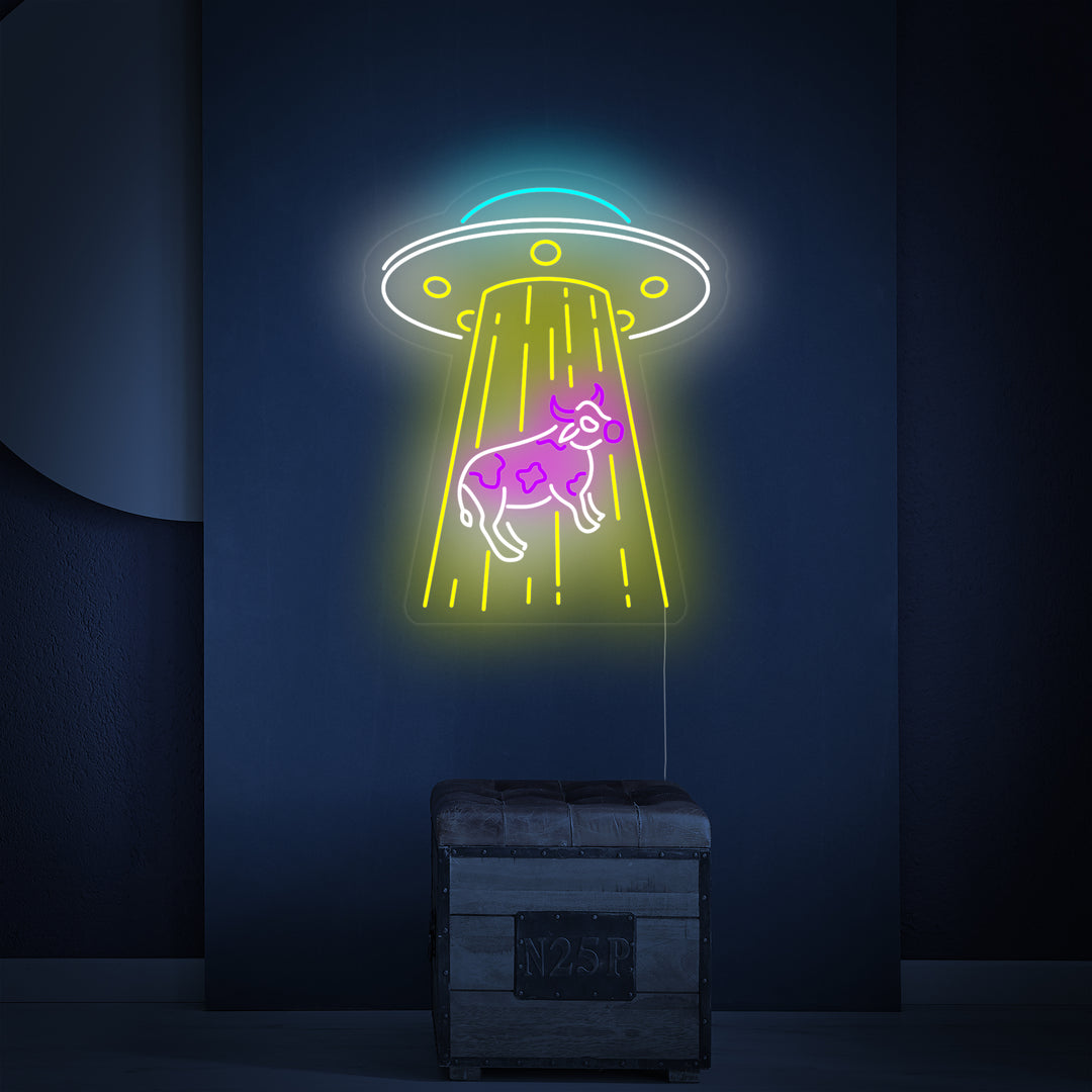 "UFO Sieppaa Lehmän" Neonkyltti