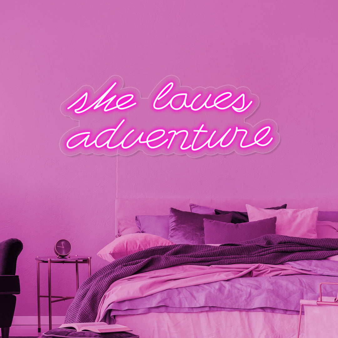 "She Loves Adventure" Neonkyltti